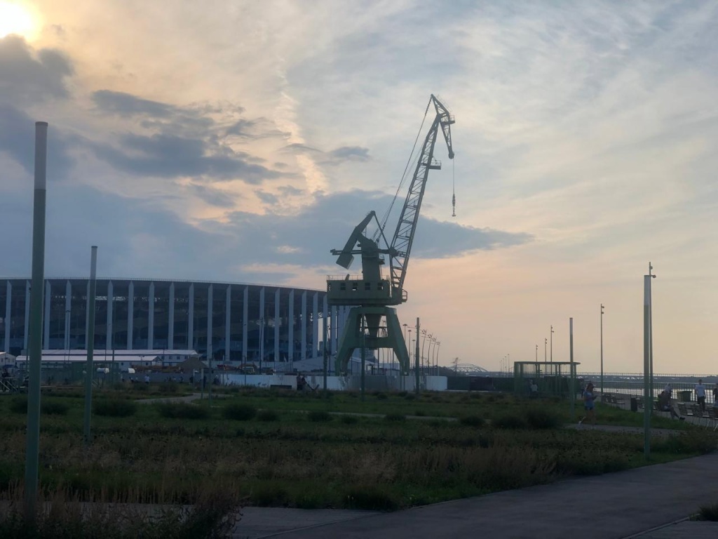 Портовый кран на нижегородской Стрелке оборудовали подсветкой