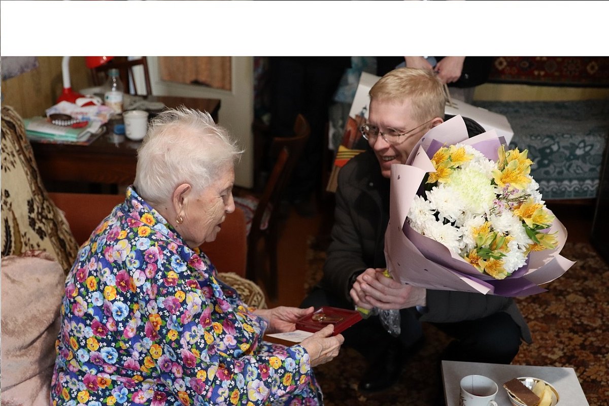 В Сормове ветераны получили юбилейные медали к 80-летию Победы