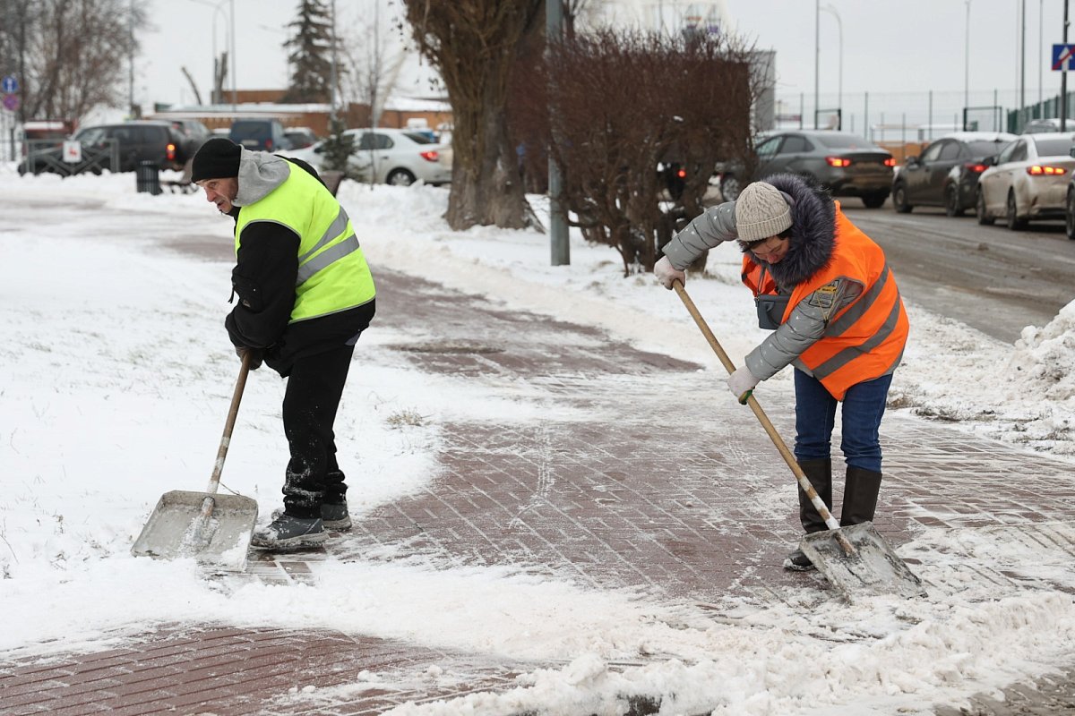 Нижний Новгород продолжает бороться с последствиями снегопада