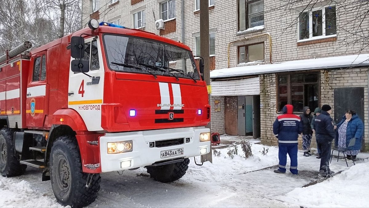 МЧС эвакуировало 25 человек из жилого дома в Нижнем Новгороде
