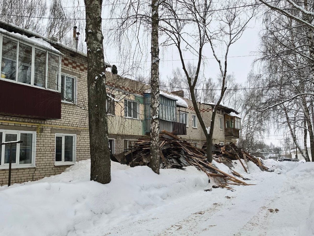 В Нижегородской области обрушилась крыша многоквартирного дома из-за снега