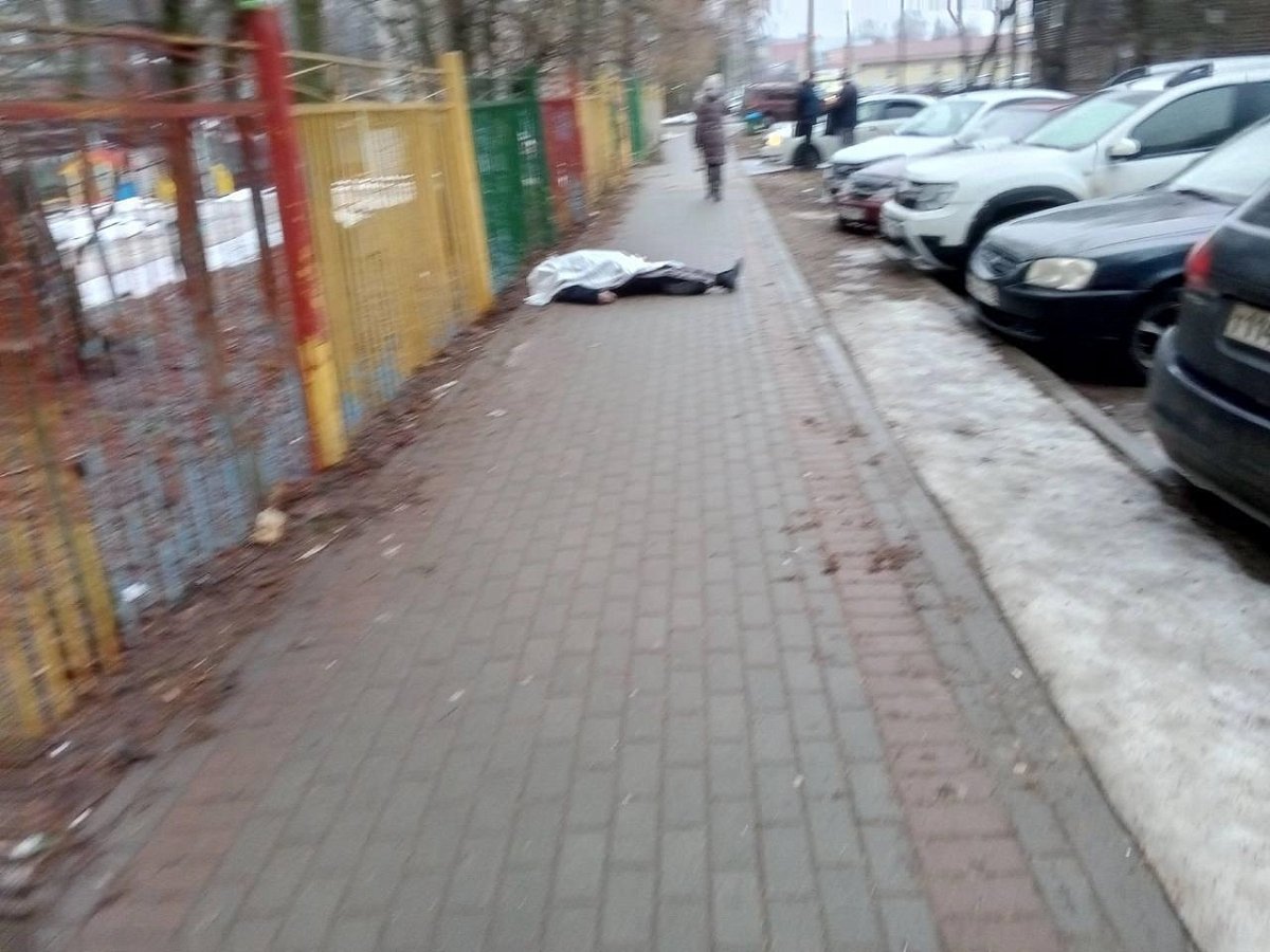 Мужчина внезапно умер около детсада в Выксе