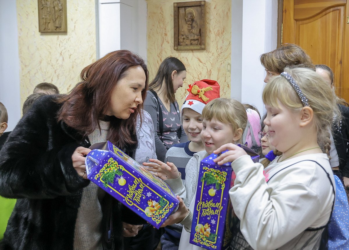 250 детей примут участие в Рождественской ёлке в Автозаводском районе