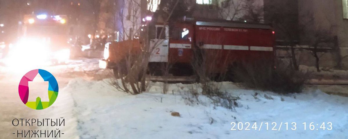 Здание МВД полыхает на улице Ванеева в Нижнем Новгороде