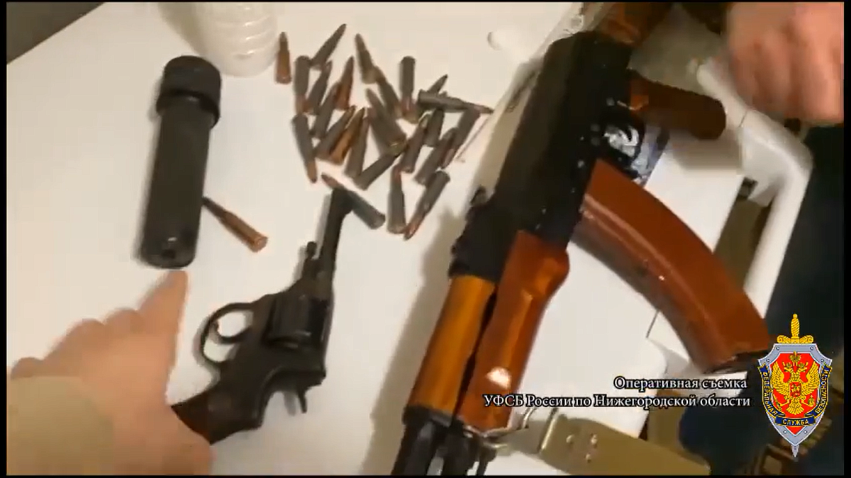 Собиравшего на дому оружие нижегородского пенсионера задержала ФСБ