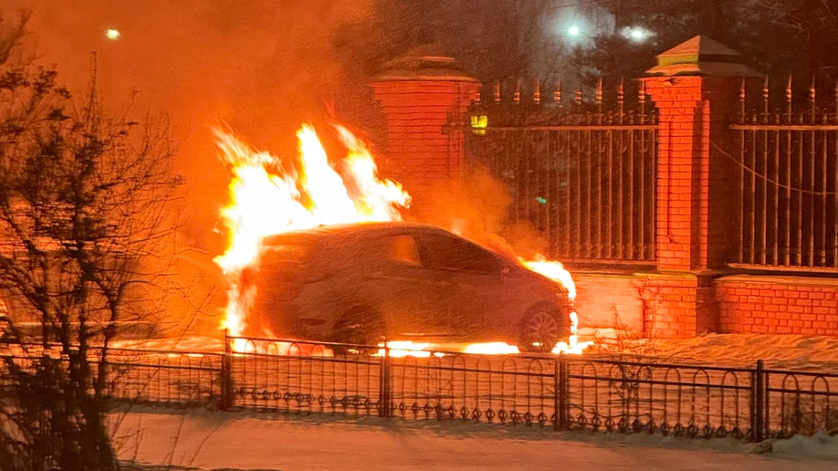 Автомобиль полностью сгорел в Дзержинске ночью 5 февраля