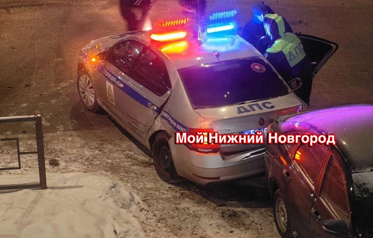 Авария с участием автомобиля ДПС и такси произошла в Арзамасе
