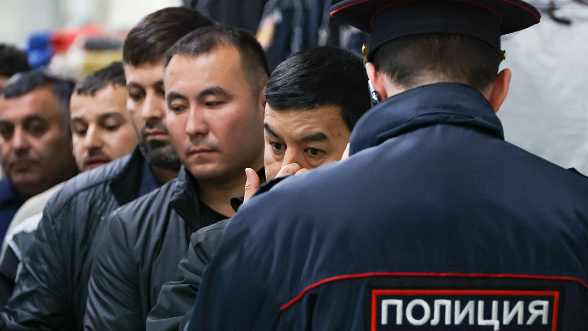В Нижегородской области на четверть сократили выдачу ВНЖ и РВП мигрантам