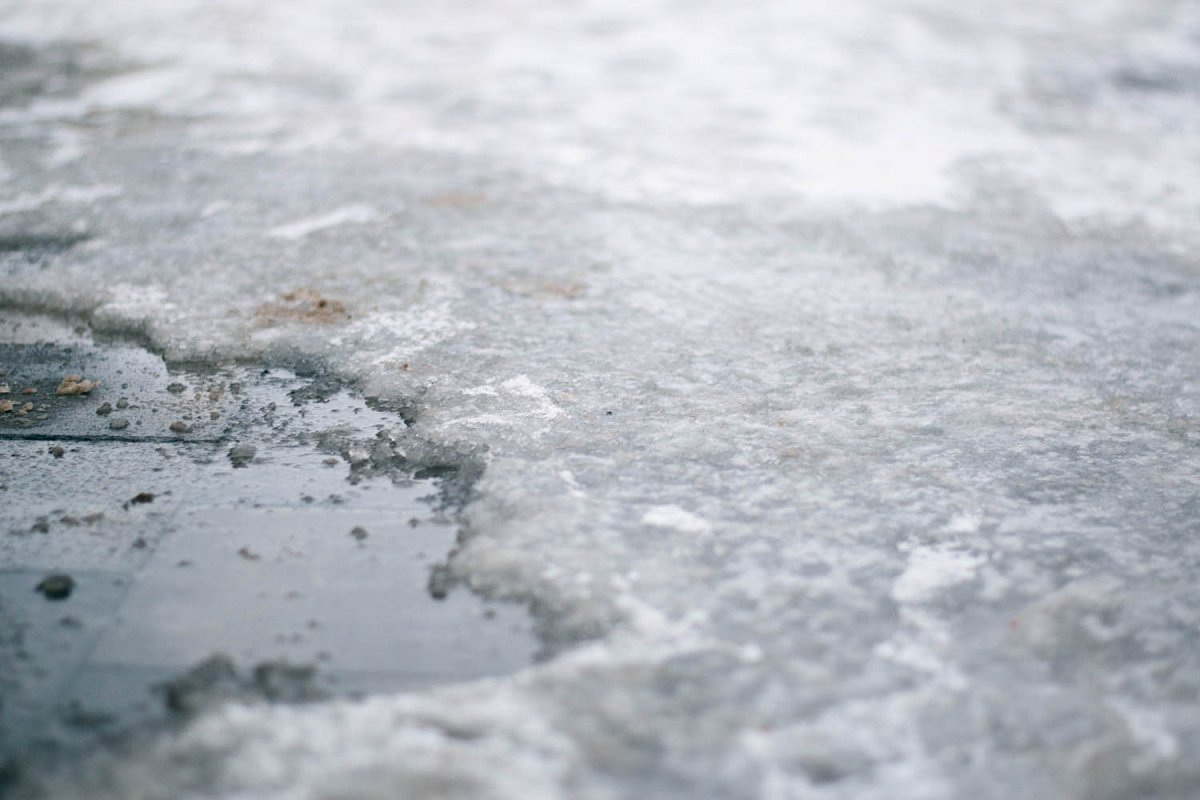 Нижегородцев предупредили о гололеде и сильном ветре 1-2 января