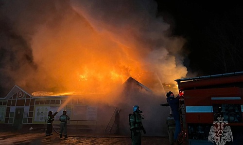 Ночная драма в Починках: пожар охватил магазин в центре села