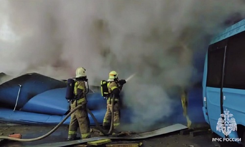 Появилось видео с места пожара на складе в Нижнем Новгороде