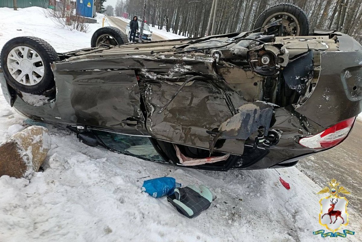Жесткое ДТП с «перевертышем» в Семенове: пострадали три человека
