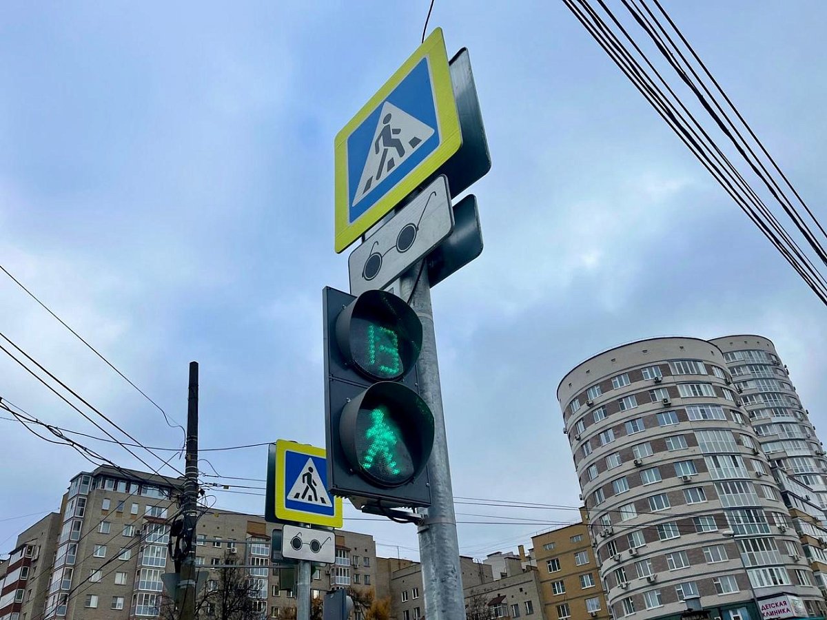 Светофор установили на перекрестке Ванеева и Невзоровых по просьбе нижегородцев