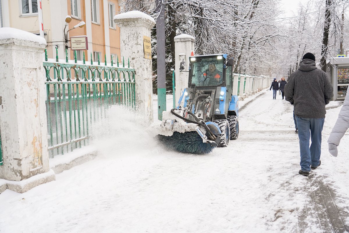 Дороги Нижнего Новгорода приводят в порядок после снегопада в режиме 24/7