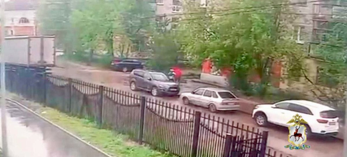 Мужчина напал на девочку возле школы на Сортировке