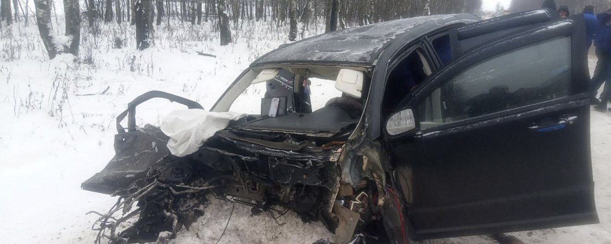 Фура смяла легковушку на трассе в Нижегородской области