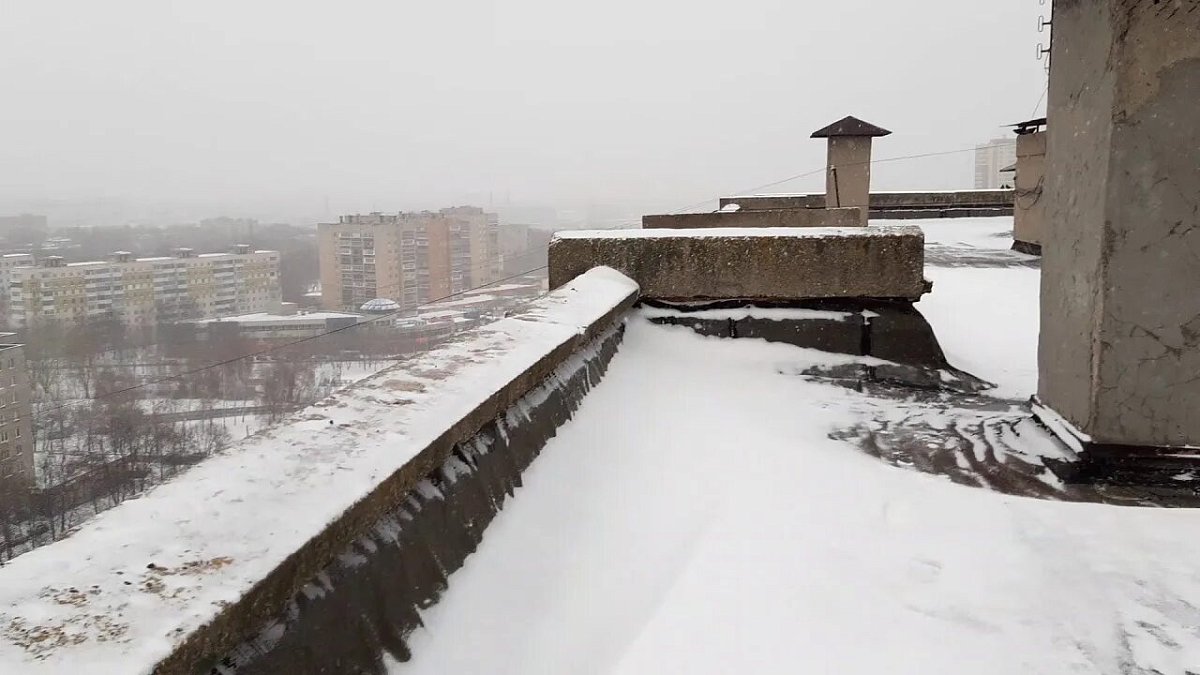 Жители дома на улице Болотникова в Нижнем Новгороде жалуются на протечки