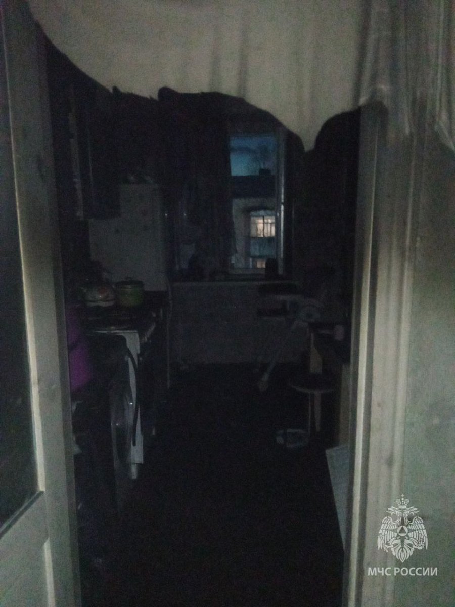 В Сосновском районе пожарные спасли троих детей из горящей квартиры