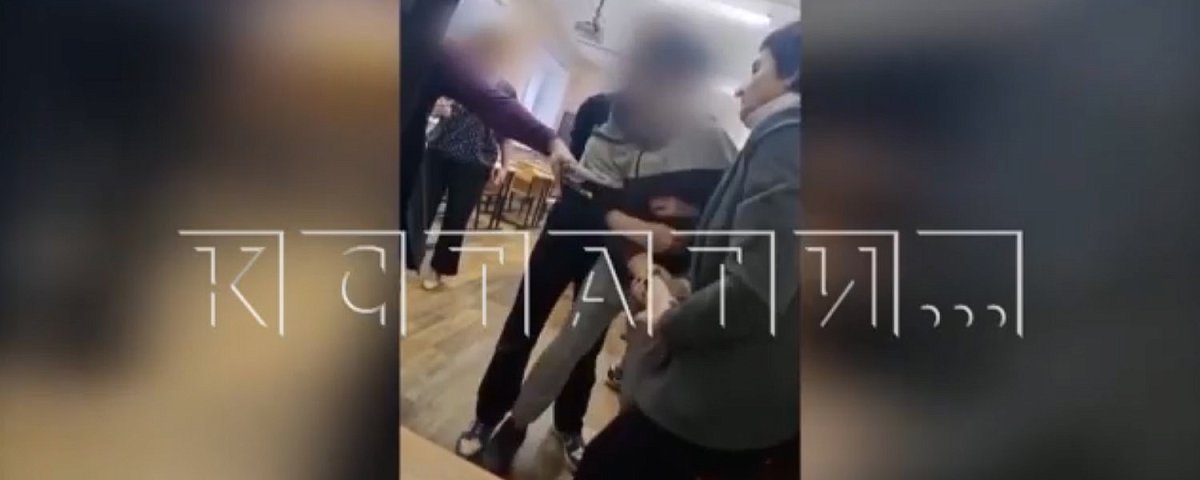 Мать объяснила поступок сына, ударившего учителя в Ковернине