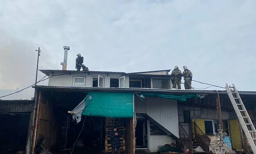 Крупный пожар на складе на Кузбасской локализовали в Нижнем Новгороде