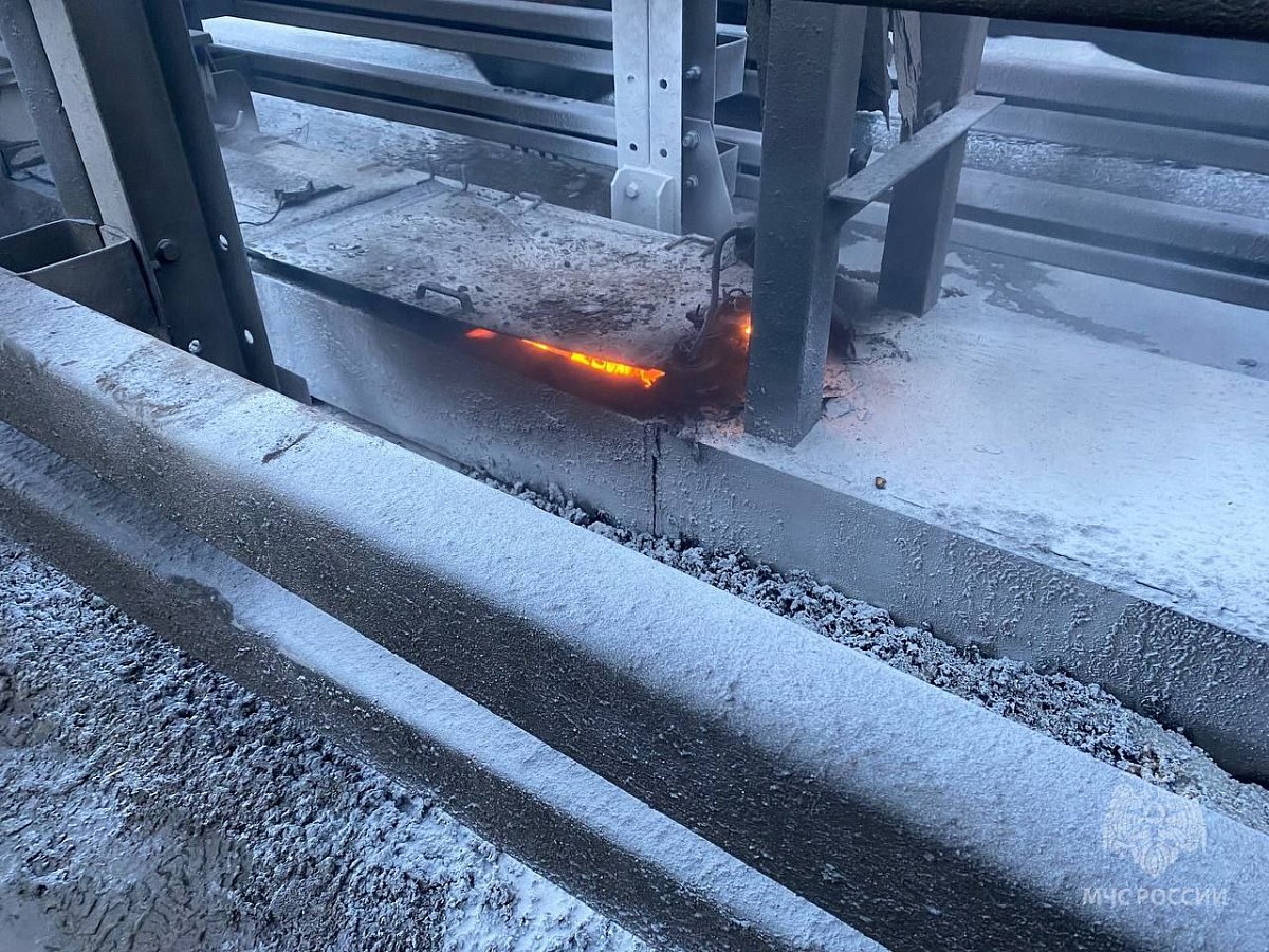 Электрокабель загорелся на нижегородском мосту 27 декабря