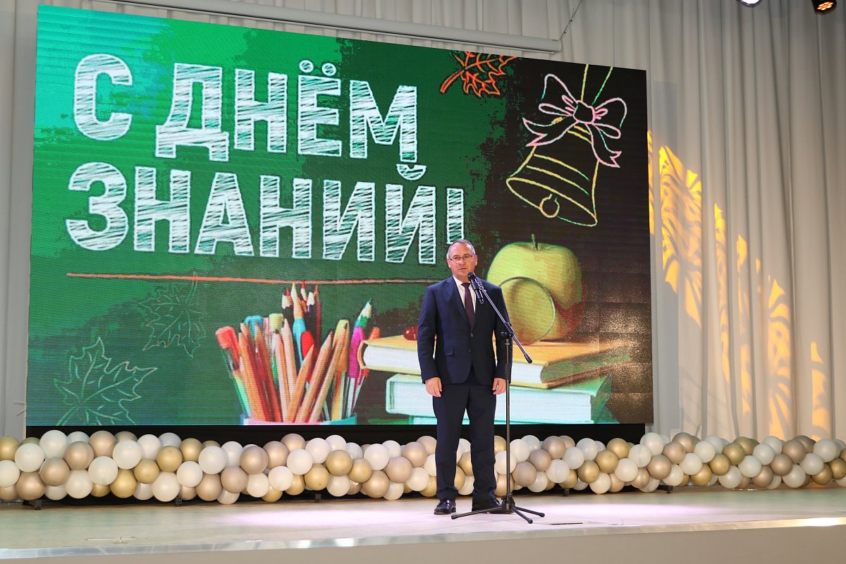 Спикер Гордумы Евгений Чинцов открыл новую школу в Нижнем Новгороде