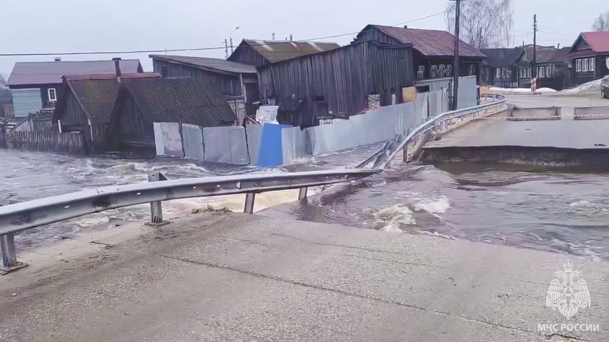 Село Шилокша под Нижним Новгородом затопило паводком, разрушен мост