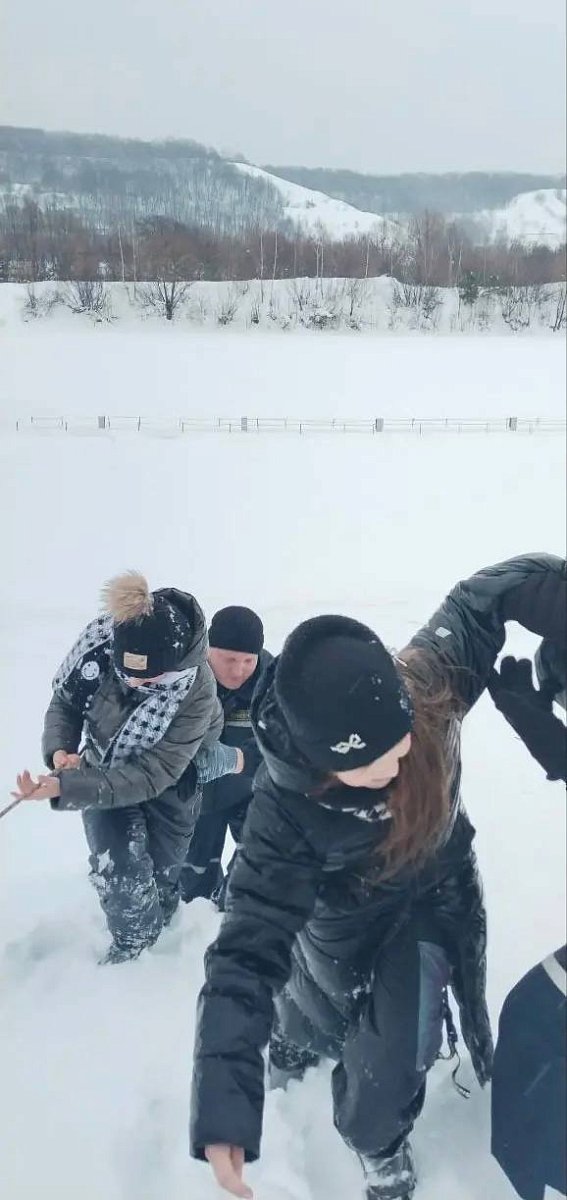 В Нижнем Новгороде на Оке спасли двух школьниц