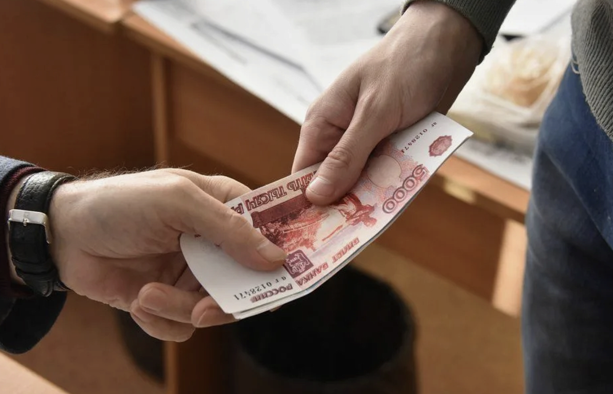 Начальника подразделения филиала РЖД обвинили во взятке свыше 500 тысяч рублей