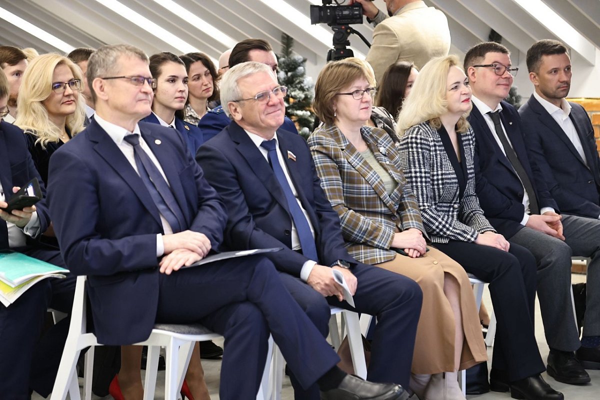 Спикер ЗСНО Люлин наградил финалистов X конкурса «Творчество против коррупции»﻿