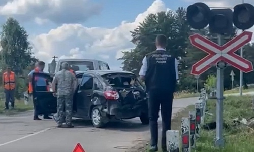 На переезде в Балахнинском округе столкнулись электричка и легковушка