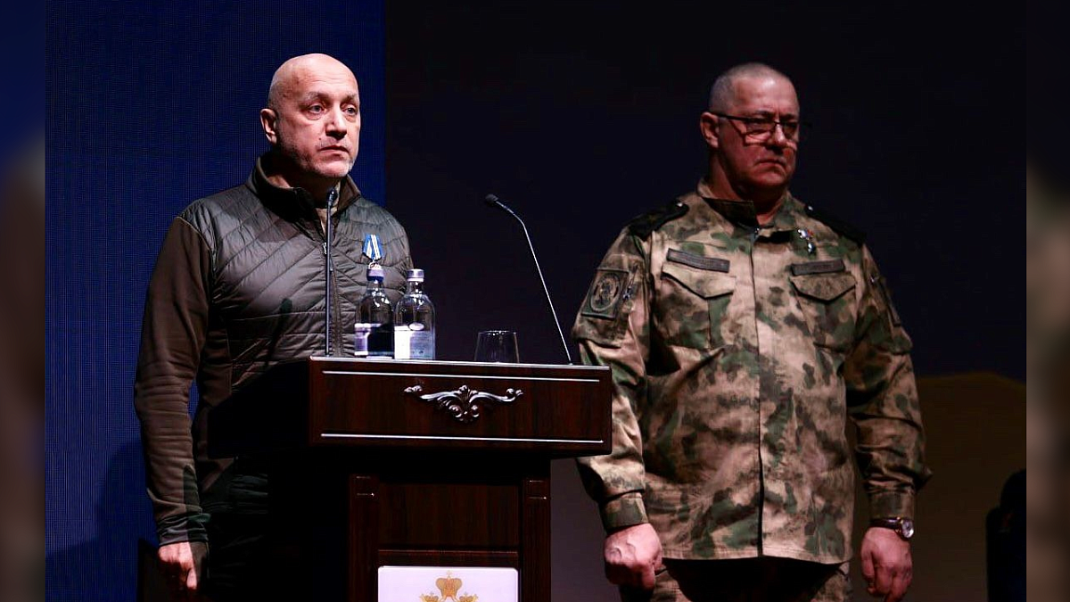 СК наградил писателя Захара Прилепина медалью «Доблесть и отвага»