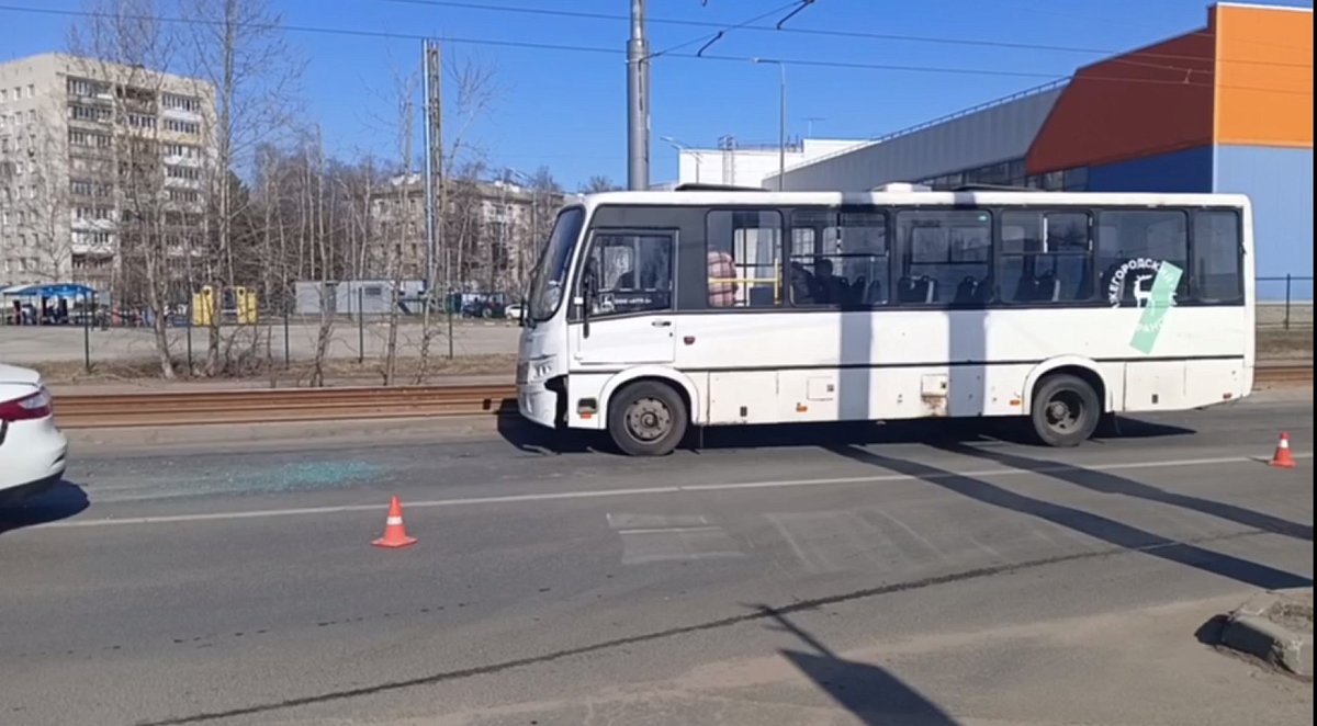 Три нижегородки пострадали при столкновении автобуса с легковушкой