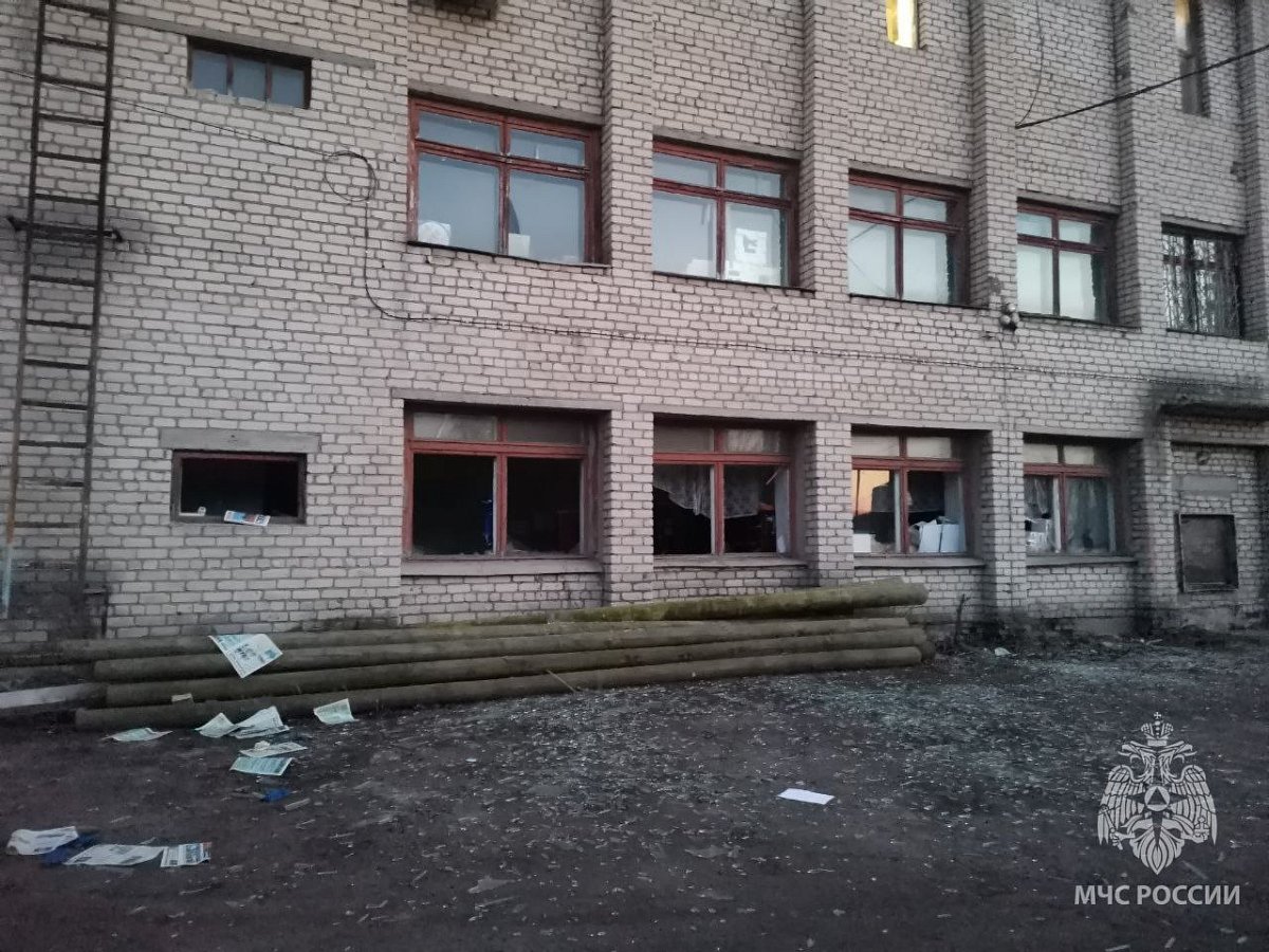 Окна в административном здании в Перевозе выбило взрывом газа