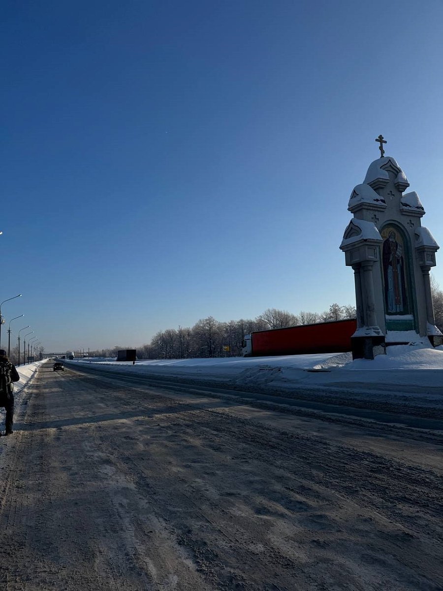 Идущие пешком из Москвы во Владивосток молодожены достигли Нижегородской области