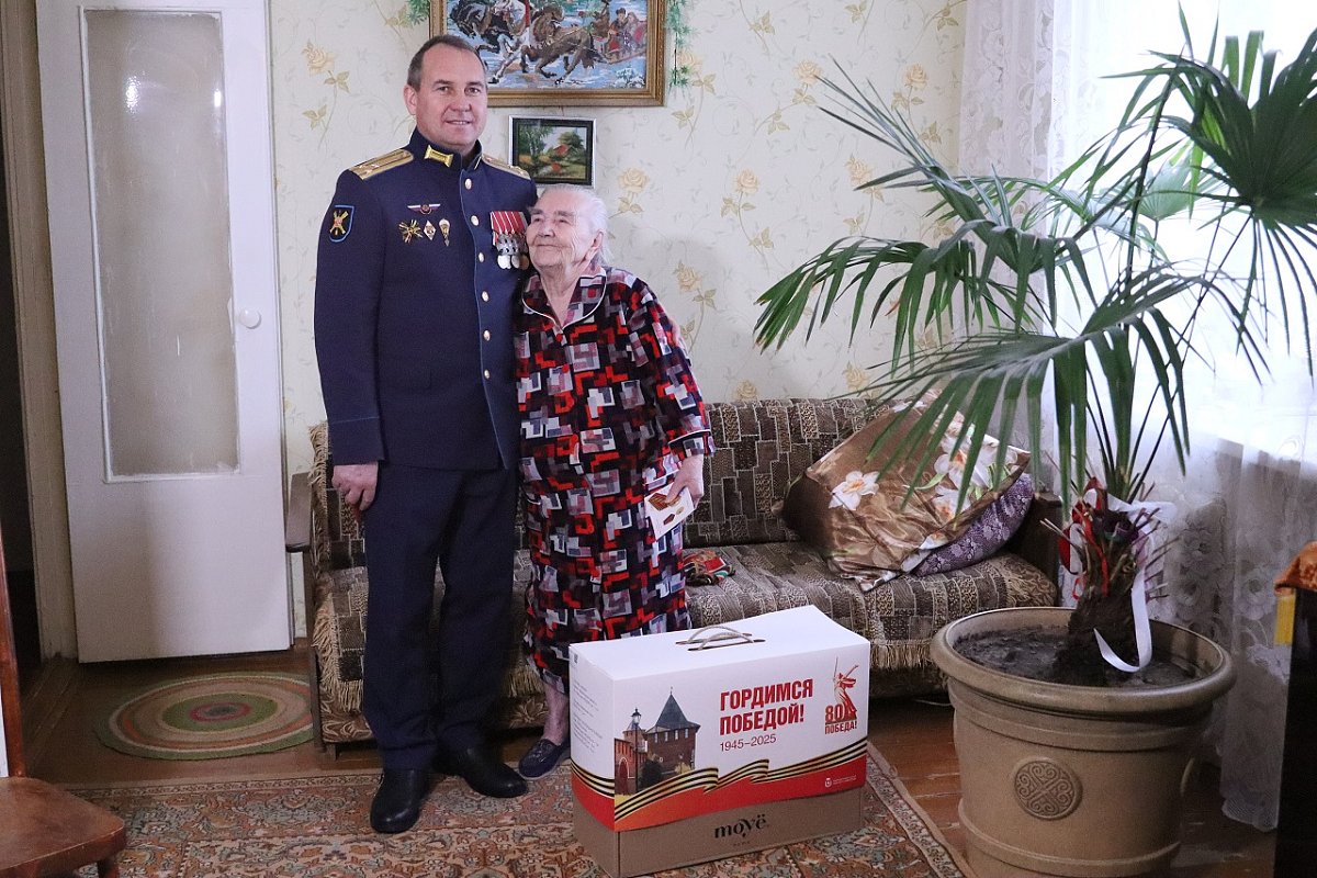 Евгений Чинцов вручил нижегородским ветеранам медали к 80-летию Победы