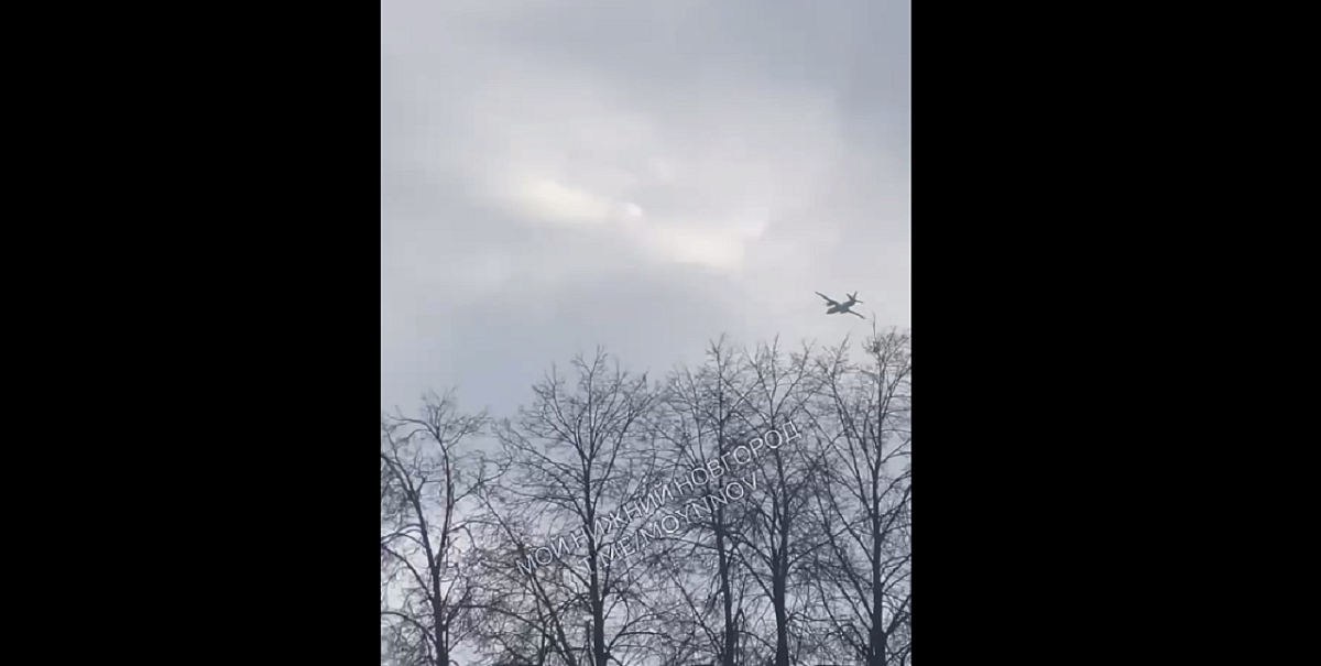 Нижегородцы пожаловались на кружащие над городом самолеты
