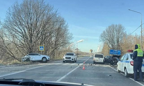 Под Кстовом водитель умер за рулём. Его Nissan врезался ещё в три машины