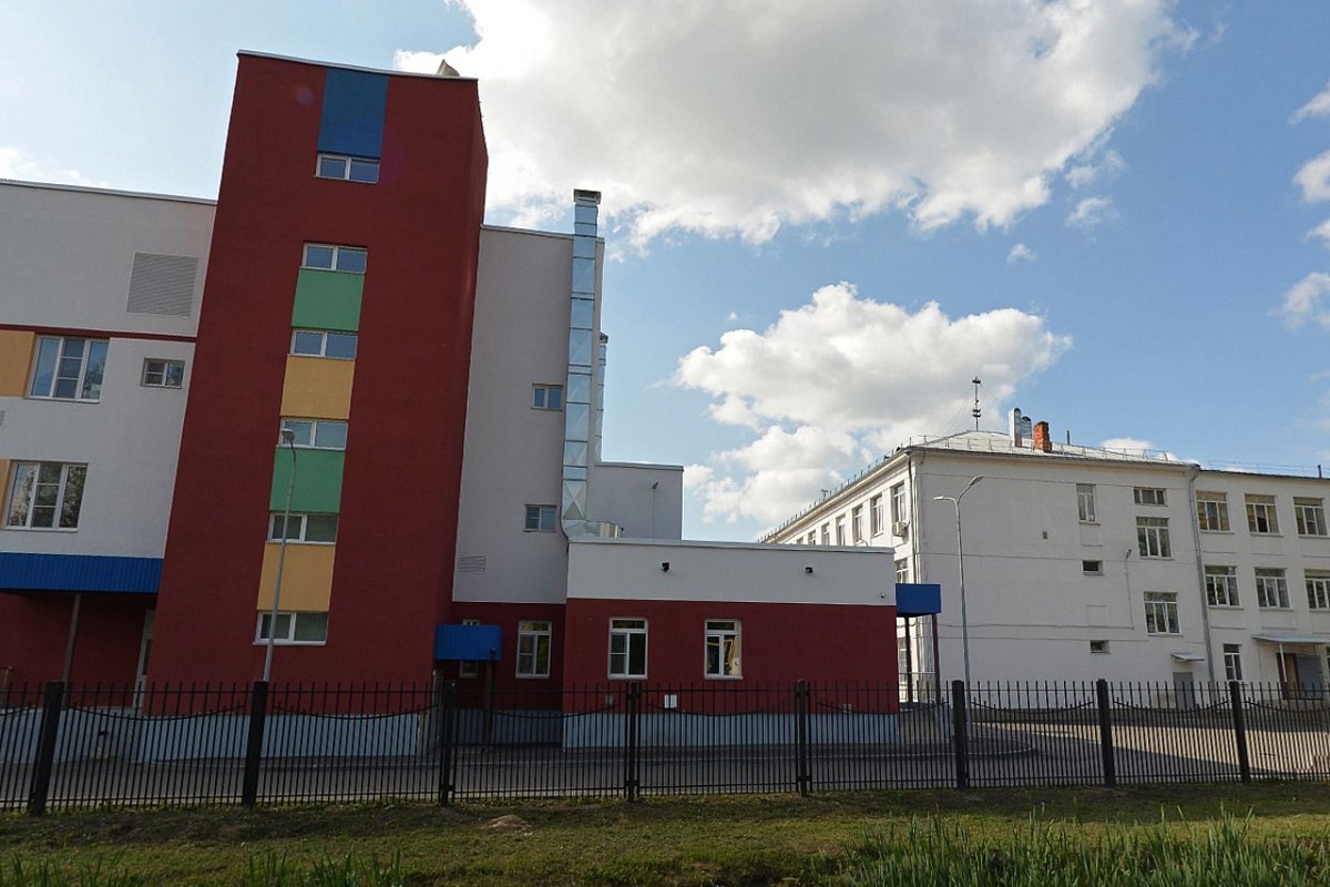 Компании не захотели строить переход между корпусами нижегородской школы