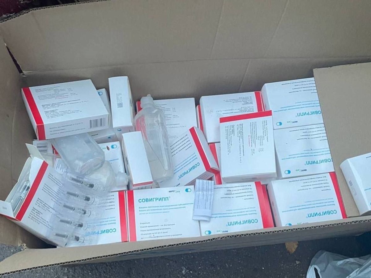 В Кстове коробку с вакцинами нашли на свалке — кадр назвали постановочным