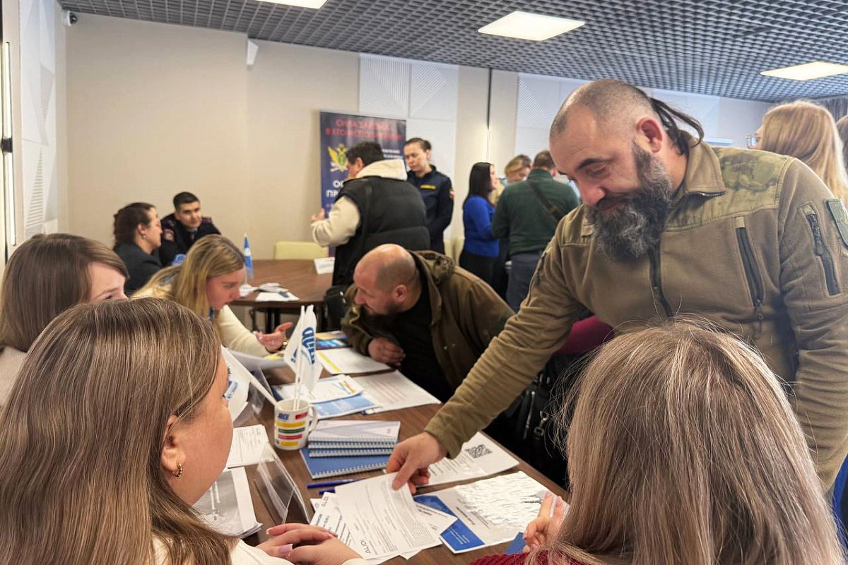 В Нижнем Новгороде ярмарку вакансий посетили более 100 ветеранов СВО