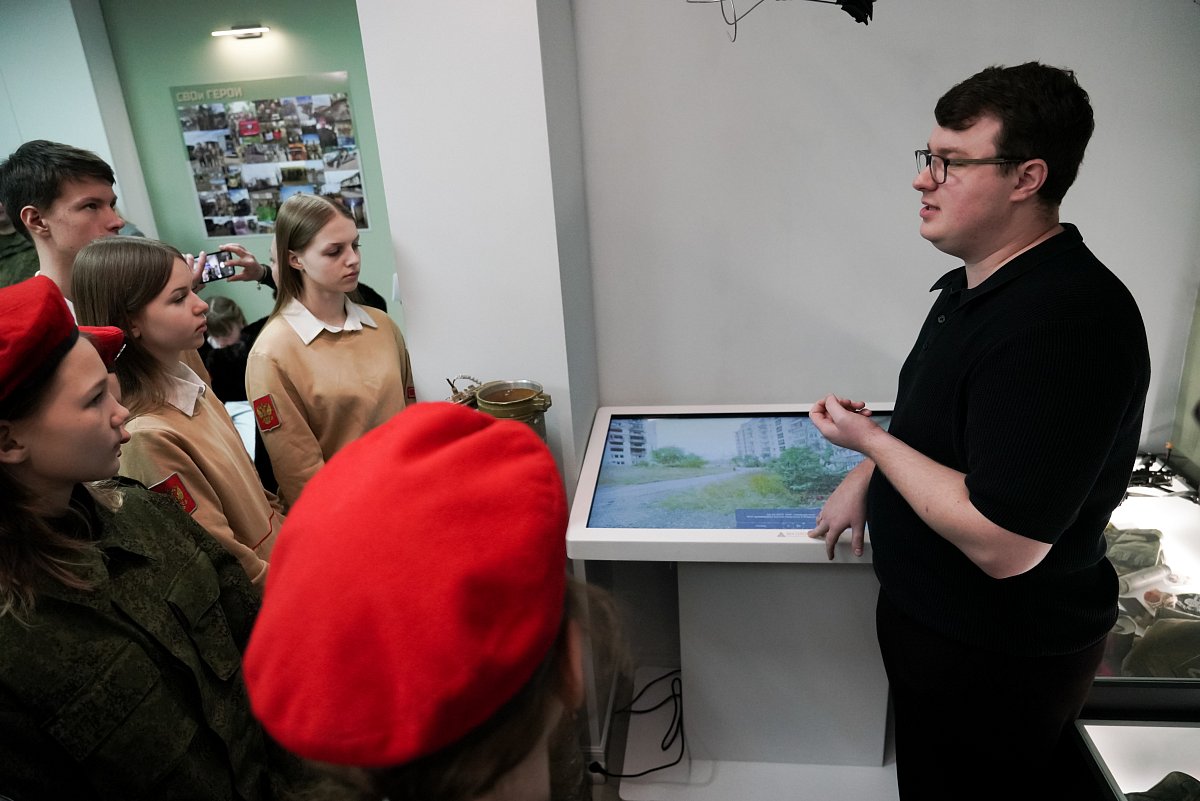 В Автозаводском районе появилась интерактивная панель о СВО